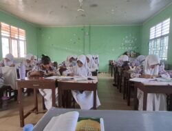 Siswi Kelas 12 Manajemen Perkantoran SMKS BUDI DHARMA Serius Persiapkan Diri Hadapi Dunia Kerja
